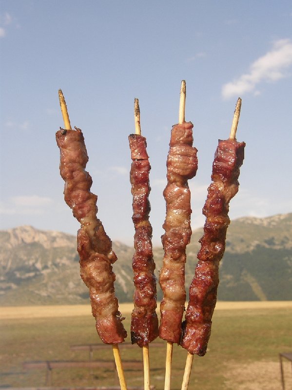 Campo_Imperatore_2009_-Ristoro_Mucciante_Arrosticini-_by_RaBoe_014